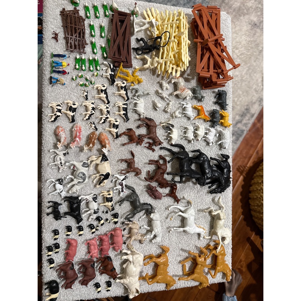 Vintage Plastic Farm Animal Toy Lot Horses Cows Pigs Figures Fencing 100+ Pcs